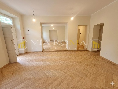 Foto Appartamento a Lucca Piazza Napoleone - San Michele di 140 m²