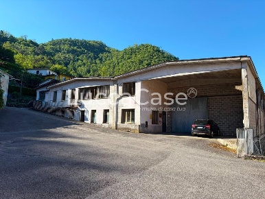 Foto Capannone industriale a Borgo a Mozzano Chifenti di 4500 m² in vendita