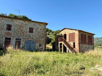 Foto Casale a Vinci Centro di 315 m² con 12 locali in vendita