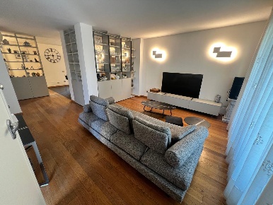 Foto Villa bifamiliare a Montelupo Fiorentino Centro di 240 m² con 7 locali