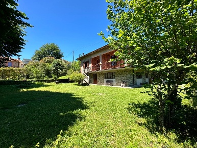 Foto Villa unifamiliare a Marliana Goraiolo di 280 m² con 10 locali