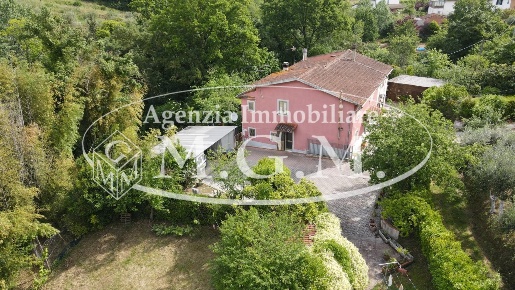 Foto Appartamento a Santa Maria a Monte di 150 m² con 6 locali in vendita