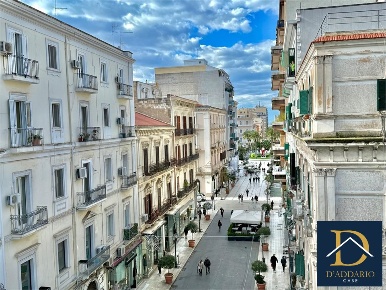 Foto Appartamento in Via Nitti, Taranto Borgo di 214 m² con 7 locali