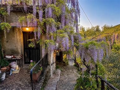 Foto Rustico a Pontremoli Bassone di 162 m² con 5 locali in vendita