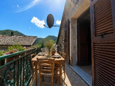 Foto Case semi ndipendenti in via Valle 10, Zeri di 64 m² con 3 locali