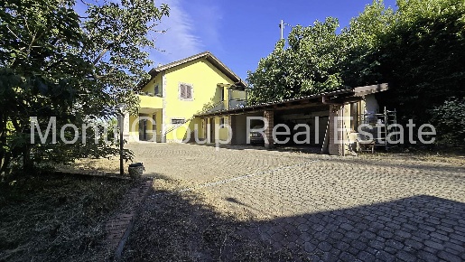 Foto Casa indipendente a Visone di 1 m² con 7 locali in vendita