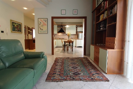 Foto Appartamento in VIA VERGA, Lentini di 155 m² con 7 locali in vendita