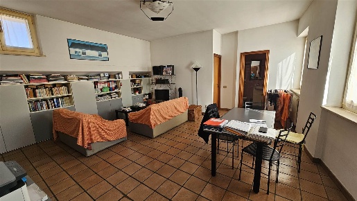 Foto Appartamento a Ancona Centro Storico di 87 m² con 4 locali in affitto