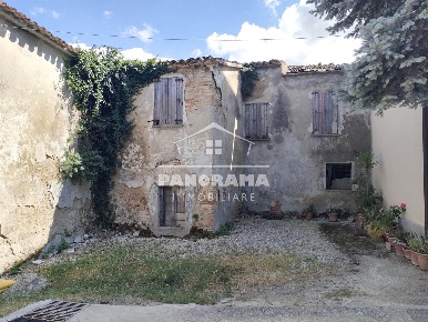 Foto Rustico a Montescudo-Monte Colombo di 290 m² con 9 locali in vendita