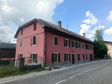 Foto Casa indipendente a Gallio di 480 m² con 8 locali in vendita