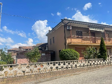 Foto Casa indipendente a Calendasco Centro di 240 m² con 7 locali
