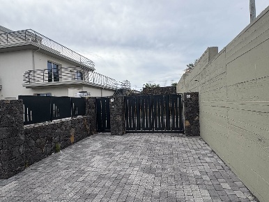 Foto Appartamento a Valverde di 100 m² con 4 locali in vendita