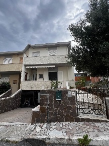 Foto Villa bifamiliare a Piombino Centro di 150 m² con 7 locali in vendita