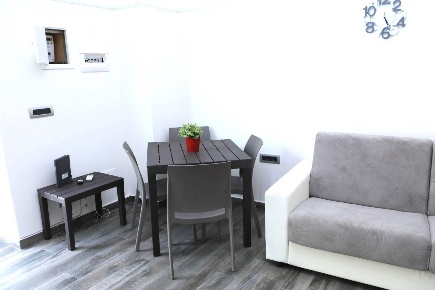Foto Locale commerciale in Piazza Federico di Svevia 61, Catania di 30 m²