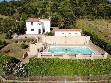 Foto Villa unifamiliare a Roccastrada Centro di 180 m² con 9 locali