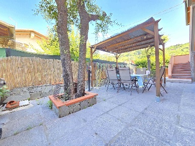 Foto Case semi ndipendenti a Massa Centro di 85 m² con 6 locali in vendita