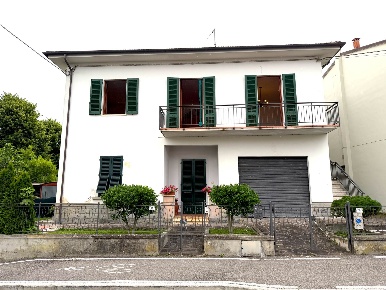 Foto Appartamento in piazzetta Ugo Foscolo 19, San Miniato di 120 m²