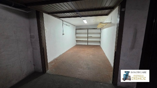 Foto Garage in Via Avondo, Aosta Centro di 17 m² con 1 locali in vendita