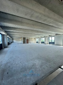 Foto Capannone industriale a Caserta di 540 m² con 2 locali in vendita