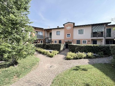 Foto Appartamento a Bedizzole Piazza di 98 m² con 3 locali in vendita