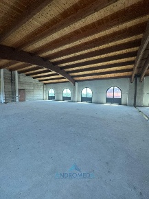 Foto Capannone industriale a Caserta di 540 m² con 2 locali in vendita