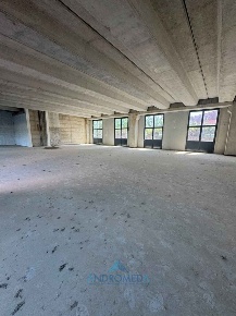 Foto Capannone industriale a Caserta di 540 m² con 2 locali in affitto