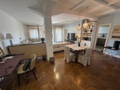 Foto Appartamento in Via Lodi, Messina di 181 m² con 6 locali in vendita