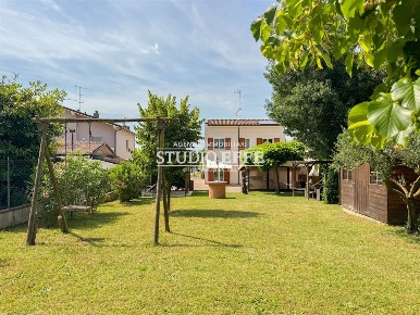 Foto Casa indipendente a Bagnacavallo Villanova di 212 m² con 6 locali
