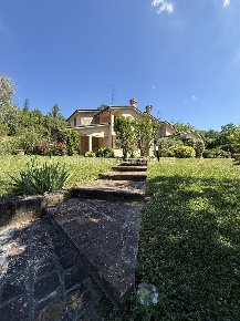 Foto Villa unifamiliare a Imola di 185 m² con 8 locali in vendita