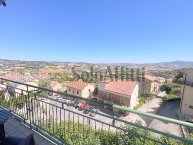 Foto Appartamento a Osimo di 77 m² con 5 locali in affitto