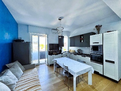 Foto Appartamento in Via Alessandro Manzoni 3, Pero Centro di 81 m²