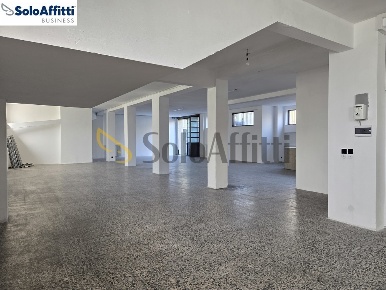 Foto Magazzino in Via Raffaello Sanzio 25, Seveso Centro di 265 m²