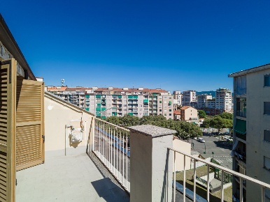Foto Attico in Via Verolengo, Torino Lucento di 158 m² con 5 locali