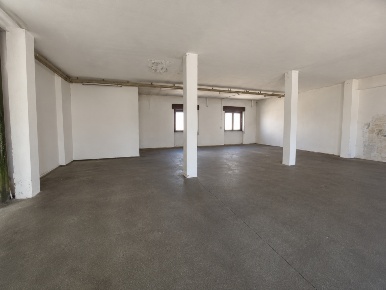 Foto Magazzino in Via delle Fontanelle, San Bonifacio Centro di 150 m²
