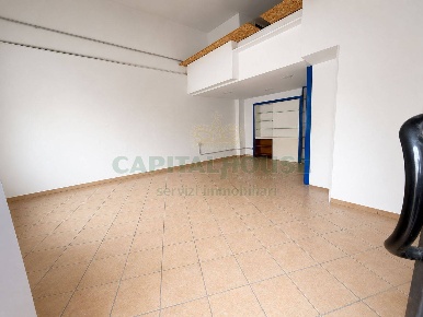 Foto Locale commerciale in via napoli pomigliano, Pomigliano d'Arco Centro