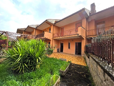 Foto Casa indipendente in via Papa Giovanni XXIII, Caprarola Centro