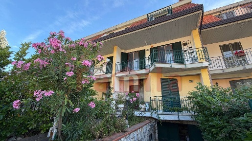 Foto Villa a schiera a Sirignano di 250 m² con 6 locali in vendita