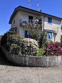 Foto Case semi ndipendenti in viale Parini, Ravenna di 103 m² con 6 locali