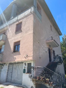 Foto Villa a schiera in pontebovesecco, Genga di 280 m² con 10 locali