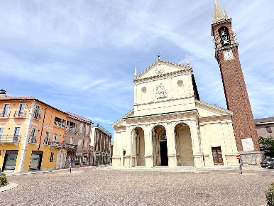 Foto Casa indipendente a Inveruno Centro di 213 m² con 7 locali in vendita