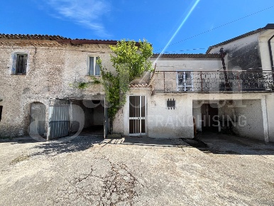 Foto Casa indipendente in Via Fosse snc, Raviscanina di 242 m² con 4 locali