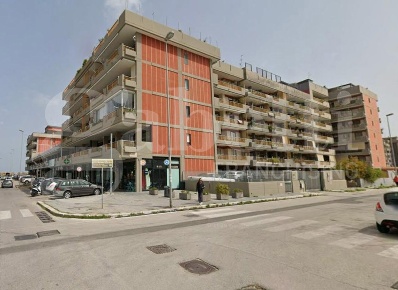 Foto Box in Via ALPINI D'ITALIA 6, Bari Japigia di 20 m² con 1 locali