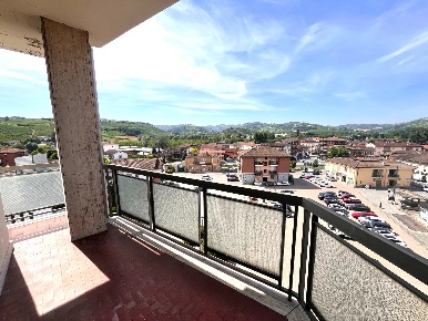 Foto Appartamento a Neive Borgonovo con 4 locali in vendita