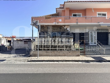 Foto Negozio in Viale Vanvitelli 00, Bacoli Centro di 80 m² con 2 locali