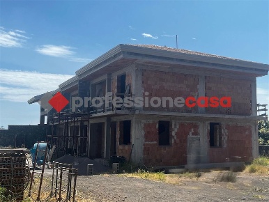 Foto Villa a schiera a Aci Sant'Antonio Centro di 150 m² con 5 locali
