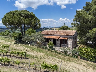 Foto Casa indipendente in Via Valle Andrea 17, Todi di 94 m² con 3 locali