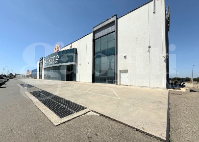 Foto Negozio in Via ex ss131 snc, Sestu di 300 m² con 1 locali in affitto