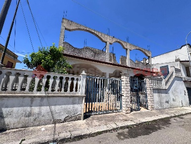Foto Casa indipendente in Via DE AMICIS 39, Pulsano Centro di 145 m²