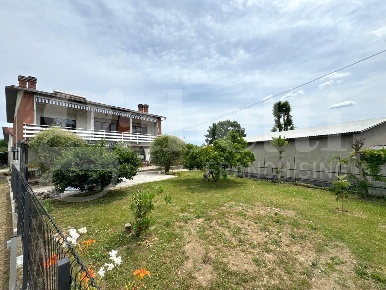 Foto Casa indipendente in Collegno, Alpignano di 186 m² con 5 locali
