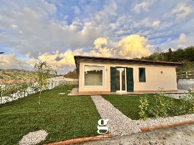 Foto Villa a schiera in Via Grisi snc, Ascea Marina di 80 m² con 5 locali